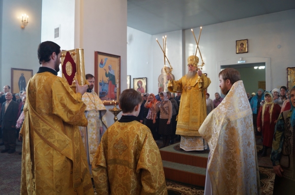 Епископ Василий совершил Божественную литургию в храме прп. Лонгина Коряжемского