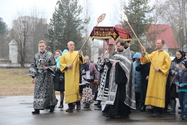 Епископ Василий совершил утреню Великой Субботы с чином погребения
