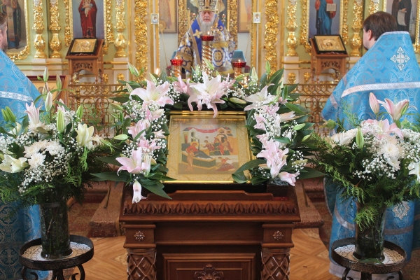 В праздник Рождества Пресвятой Богородицы епископ Василий совершил Божественную литургию в Свято-Лонгиновом храме 