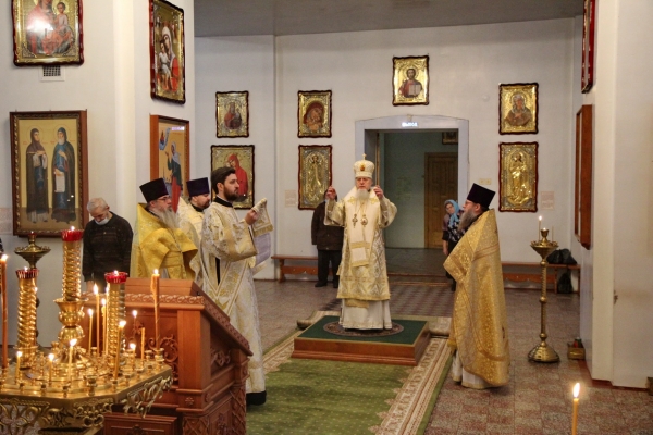 В день памяти святого апостола Андрея Первозванного епископ Василий совершил Божественную литургию 