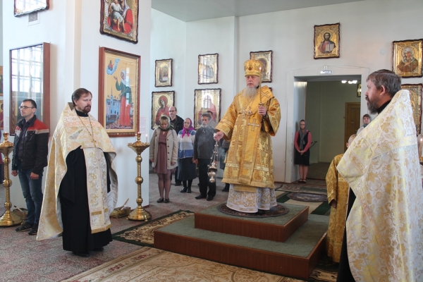 Епископ Котласский Василий совершил Всенощное бдение накануне дня памяти Тихвинской иконы Божией Матери 