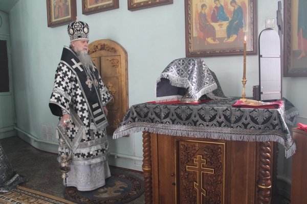 Епископ Василий совершил последнюю в этом году Литургию Преждеосвященных Даров