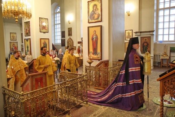 В день памяти апостола и евангелиста Луки епископ Василий совершил Божественную литургию в Коряжме