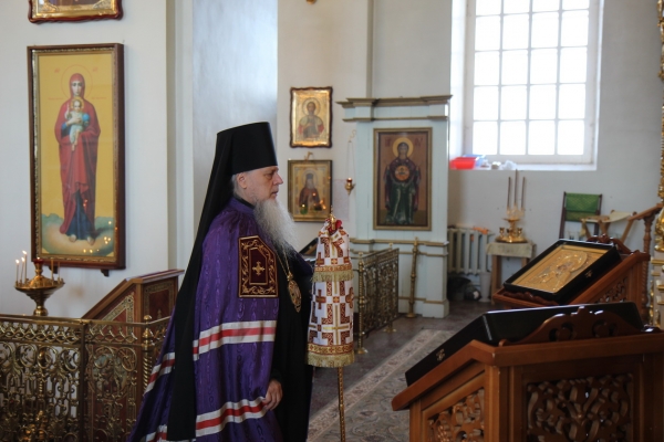 В день памяти апостола Фомы епископ Василий совершил Божественную литургию в Коряжме