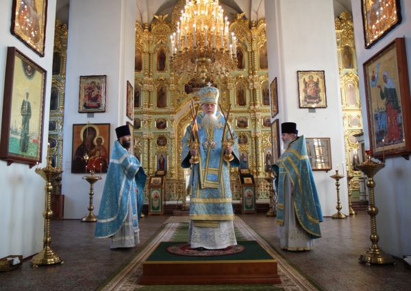 В праздник Иверской иконы Божией Матери епископ Василий совершил Литургию в Коряжме