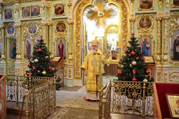 В день памяти святого Иоанна Кронштадтского епископ Василий совершил Божественную литургию