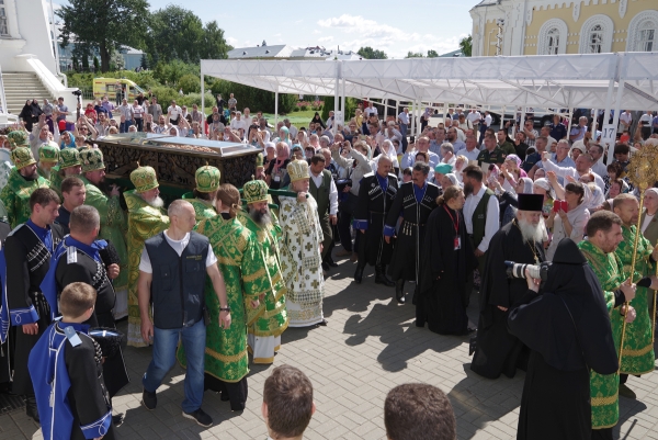 В день памяти преподобного Серафима Саровского в Серафимо-Дивеевском монастыре совершена Божественная литургия