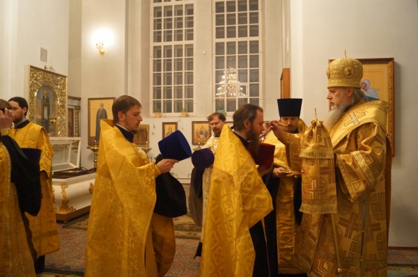 Накануне дня памяти Собора вселенских учителей и святителей епископ Василий совершил Всенощное бдение