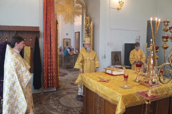 В день памяти Всех святых, в земле Русской просиявших епископ Василий совершил Литургию в храме прп. Лонгина Коряжемского