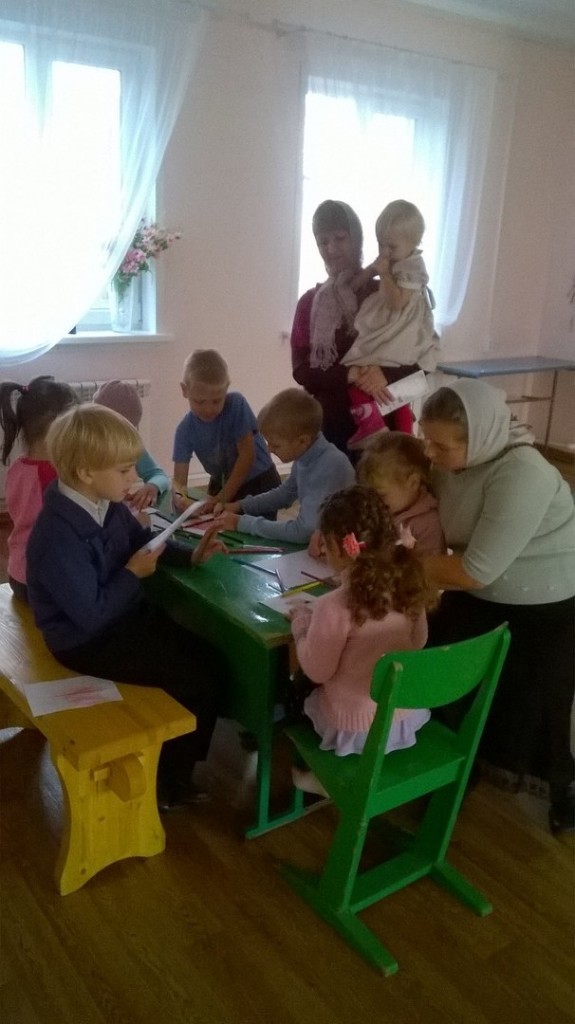 В Духовно-просветительском центре г. Вельска начались занятия для маленьких детей по программе «Лучики»