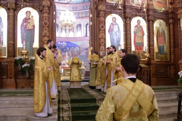 Епископ Василий возглавил Божественную литургию в Александро-Невском кафедральном соборе Нижнего Новгорода