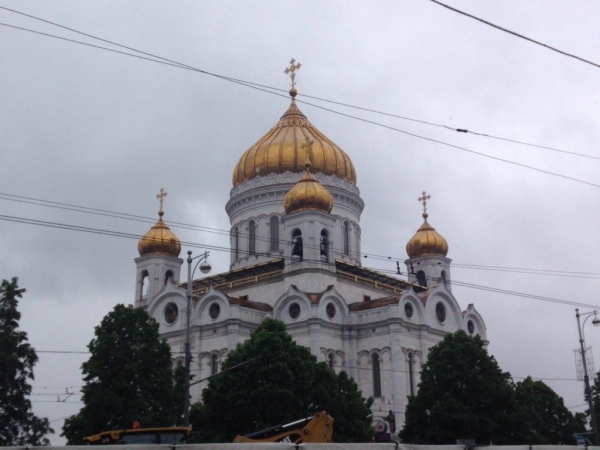 Паломники из Котласской епархии поклонились мощам свт. Николая Чудотворца в Москве