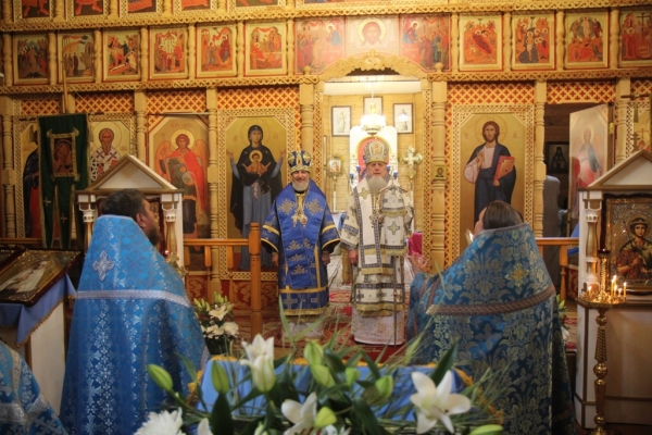 Епископ Василий и епископ Александр совершили Божественную литургию в Няндоме