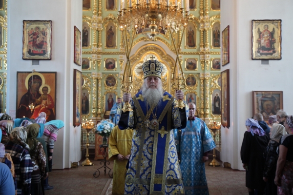 В праздник Благовещения Пресвятой Богородицы епископ Василий совершил Божественную литургию в Коряжме