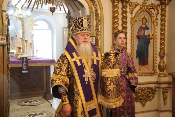 В неделю Торжества Православия епископ Василий совершил Божественную литургию в Котласе