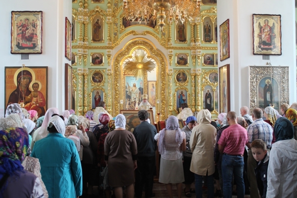 Епископ Василий совершил Литургию и молебен на начало учебного года в Свято-Лонгиновом храме г. Коряжма