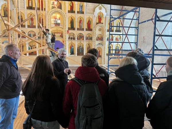Студенты индустриального техникума посетили храм в Шенкурске