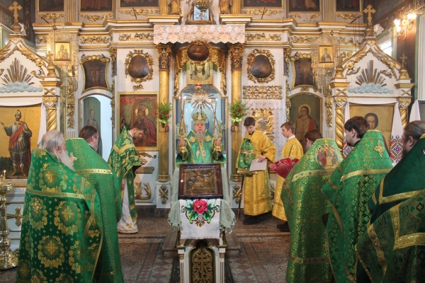 В День Святого Духа епископ Котласский Василий совершил Божественную литургию в Красноборске