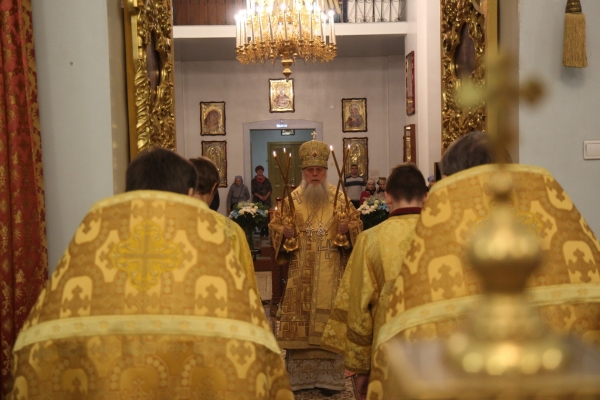 Епископ Василий совершил Всенощное бдение накануне дня памяти свт. Михаила, митрополита Киевского