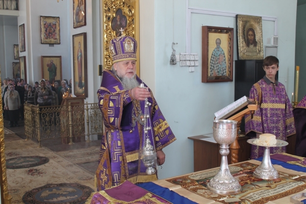 Епископ Василий совершил Божественную литургию в Великий Четверток Страстной Седмицы