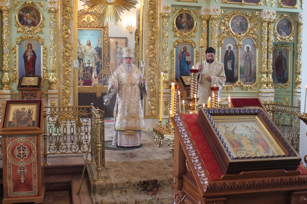Епископ Василий совершил Всенощное бдение в Свято-Лонгиновом храме