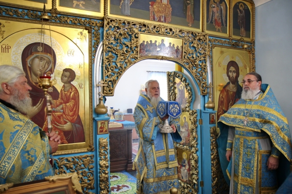 В день памяти Тихвинской иконы Божией Матери епископ Василий совершил Литургию в Вычегодском