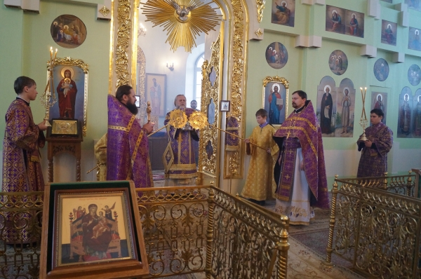 В неделю вторую Великого поста, святителя Григория Паламы, епископ Василий совершил Божественную Литургию