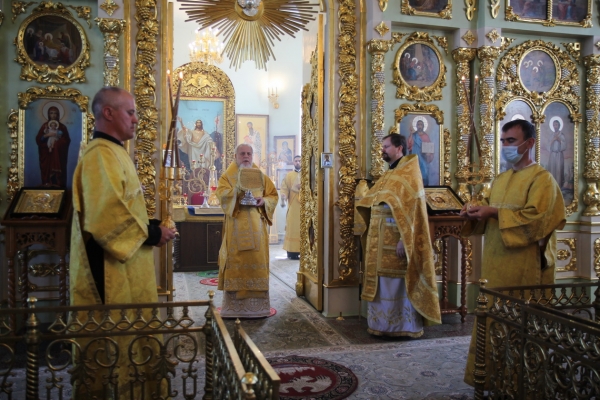 В праздник Всех святых, в земле Русской просиявших, епископ Василий совершил Литургию в Коряжме