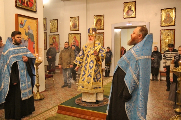 Накануне дня памяти иконы Божией Матери «Знамение» епископ Василий совершил Всенощное бдение 