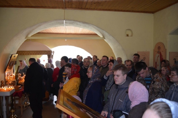 Вельские паломники посетили Свято-Успенский Александро-Ошевенский монастырь