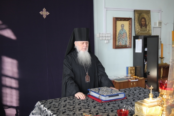 Епископ Василий в четверг первой седмицы Великого Поста молился за уставным Богослужением в Коряжме