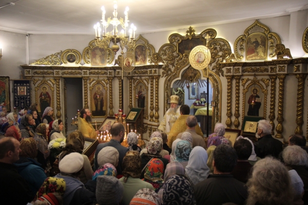В день памяти мчч. Сергия и Вакха епископ Василий совершил Божественную литургию в Котласе