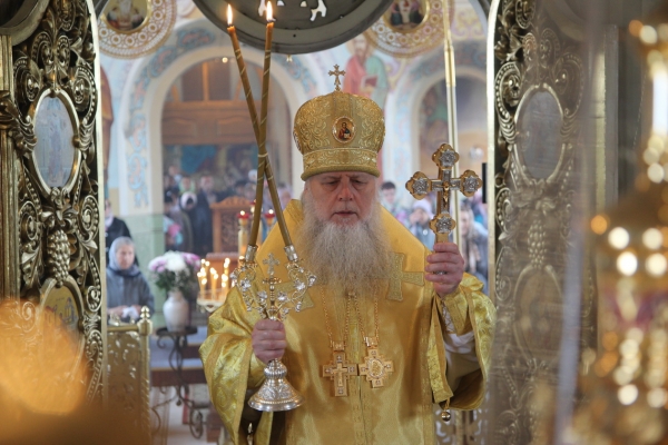Епископ Василий совершил Божественную литургию в храме Владимирской иконы Божией Матери г. Котласа