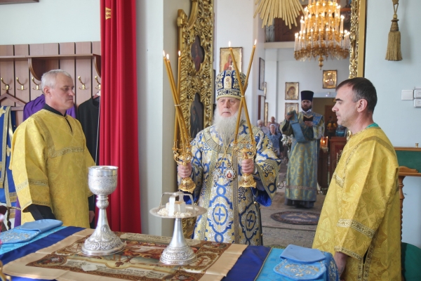В Неделю 13-ю по Пятидесятнице епископ Василий совершил Божественную литургию в Коряжме