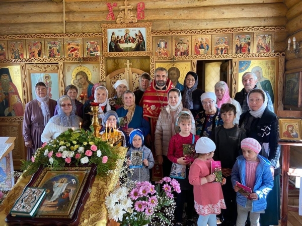 Храм блаженной Матроны Московской в Пакшеньге отметил 5-летие со дня освящения