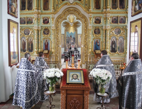 Епископ Василий совершил Литургию Преждеосвященных Даров в Великий Понедельник