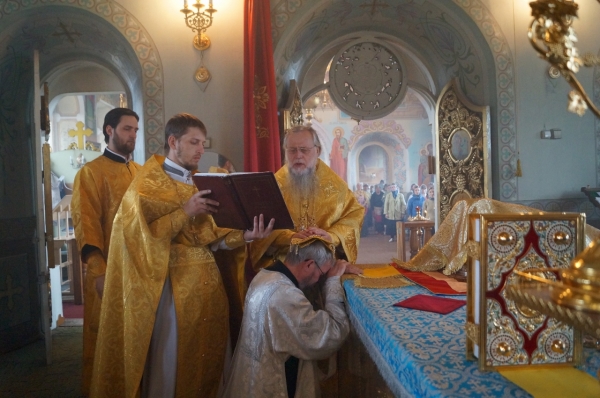В день памяти свт. Луки Крымского епископ Василий совершил Божественную литургию в храме в честь Владимирской иконы Божией Матери г. Котлас