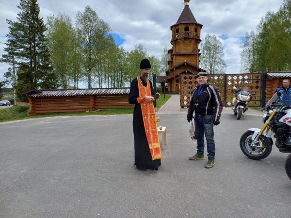 Устьянский священник благословил начало нового мотосезона