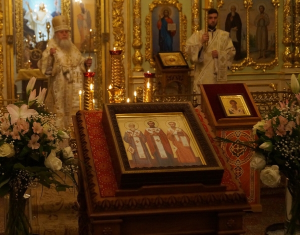 Накануне Собора Трех Святителей епископ Василий совершил Всенощное бдение в Свято-Лонгиновом храме