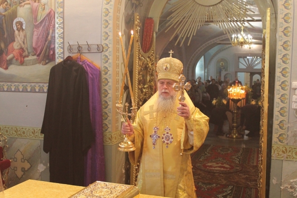 Епископ Василий в день памяти свт. Николая Чудотворца совершил Божественную литургию в Свято-Никольском храме г. Коряжма