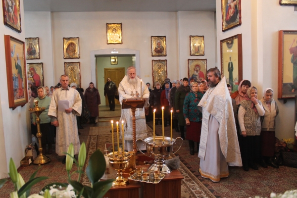 Епископ Василий в Навечерие Богоявления совершил Божественную литургию в Коряжме