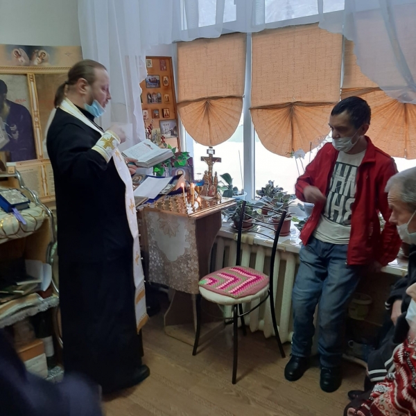 Иерей Роман Овсянников посетил дом-интернат для инвалидов в Няндоме 
