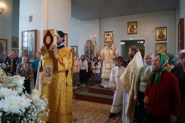 В день памяти вмч. и целителя Пантелеимона епископ Василий совершил Божественную литургию в храме прп. Лонгина Коряжемского