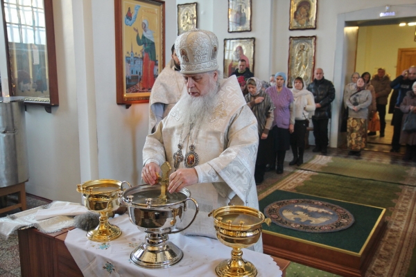 В Навечерие Богоявления епископ Василий совершил Божественную литургию в Коряжме