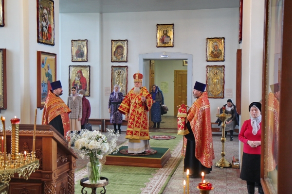 Епископ Василий совершил Всенощное бдение накануне Антипасхи