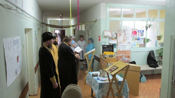 Няндомские священники посетили центральную районную больницу