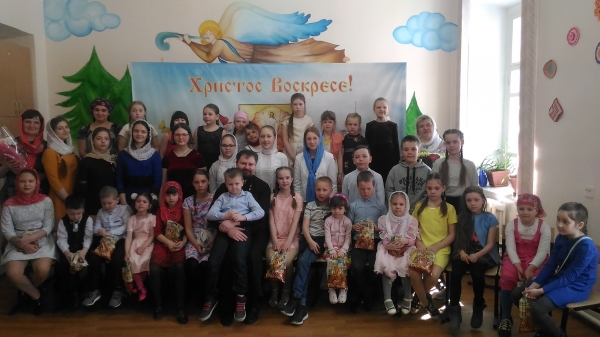 Воспитанников Коряжемской Воскресной школы поздравили с Пасхой