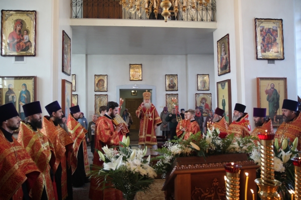 В праздник Воскресения Христова епископ Василий совершил Великую Вечерню в Коряжме