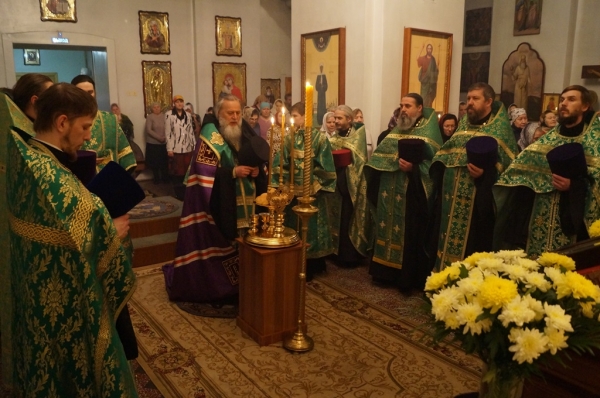 Накануне дня памяти прп. Лонгина Коряжемского епископ Василий совершил Всенощное бдение в Свято-Лонгиновом храме