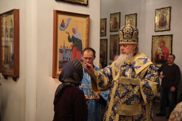 Епископ Василий совершил Всенощное бдение накануне дня памяти Введения во храм Пресвятой Богородицы